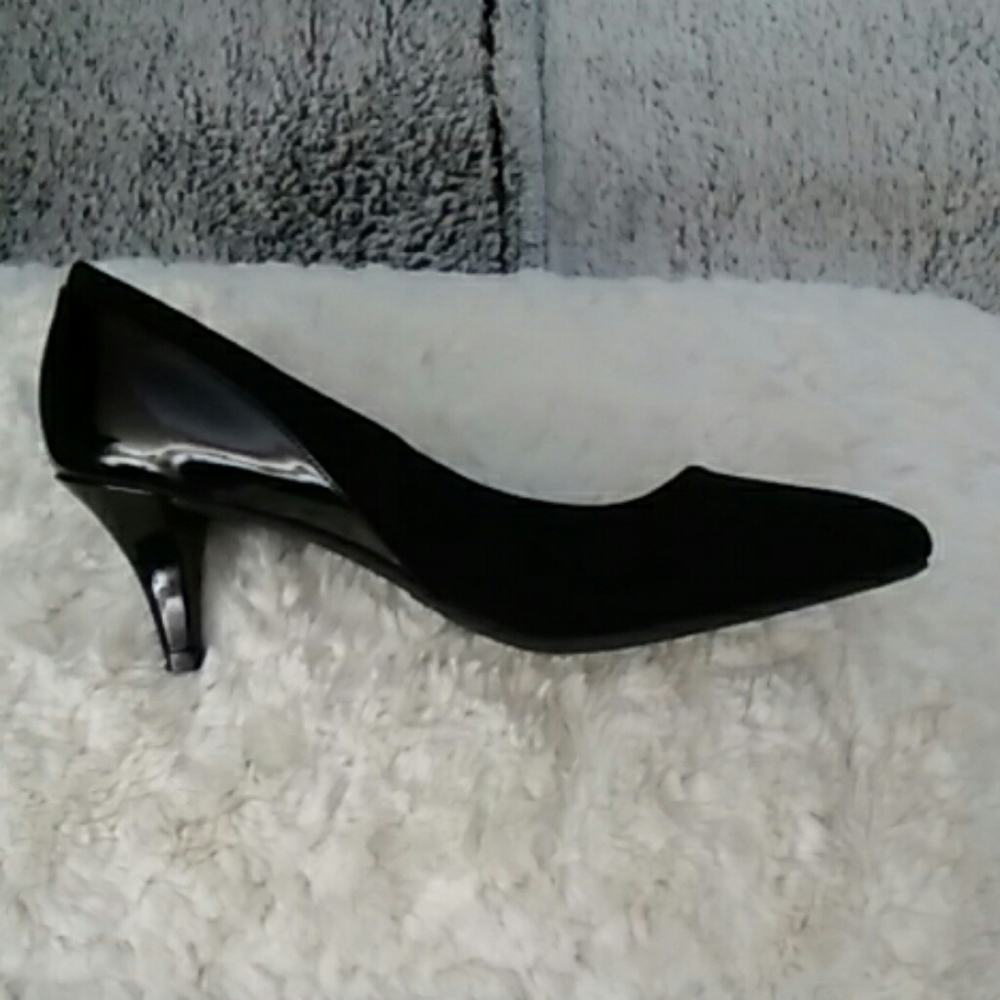 Shoes - Picture 2 of 4